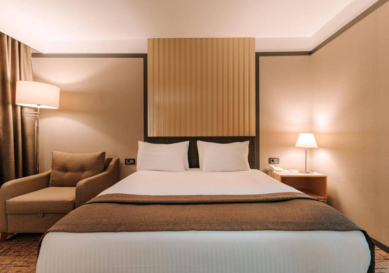 Hotel Invite Corner