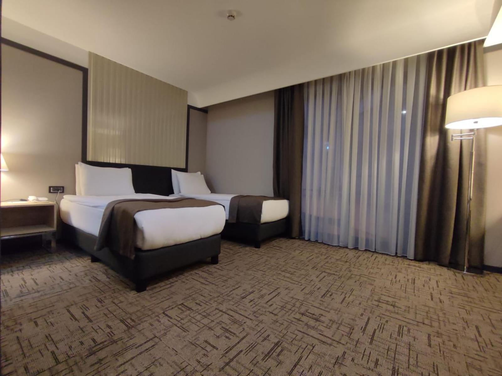 Hotel Invite Corner